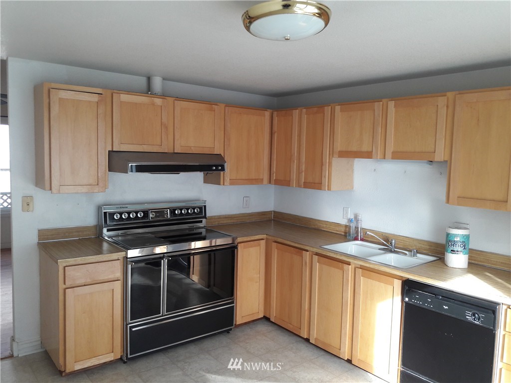 1106 North 28th Place Renton, WA 98056 - Photo 4 of 15 Gallery Image 4