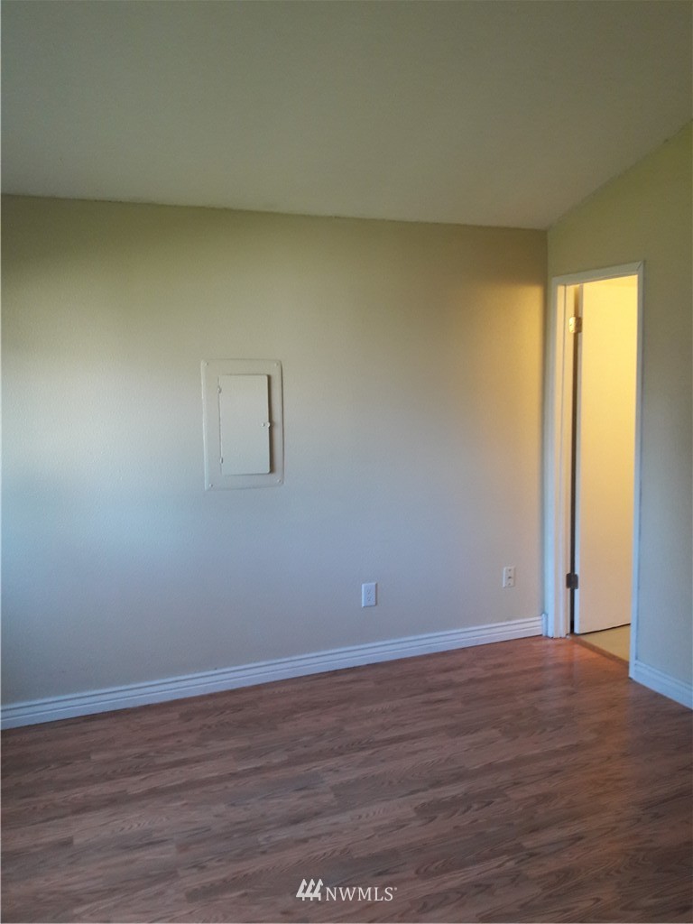 1106 North 28th Place Renton, WA 98056 - Photo 9 of 15 Gallery Image 9