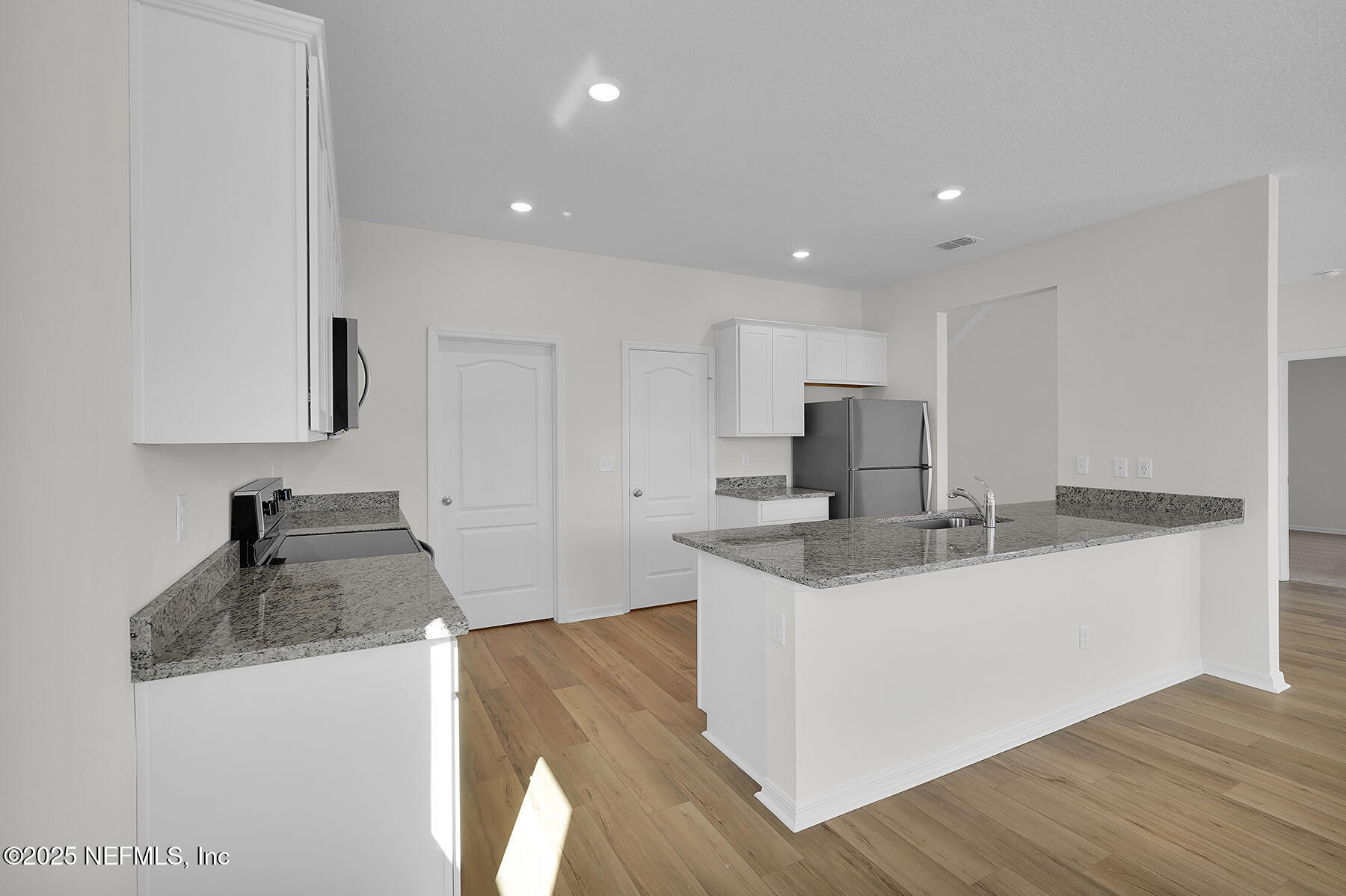 6877 Myrtle Oak Road Jacksonville, FL 32219 - Photo 11 of 26 Florida_Four Winds_L_010