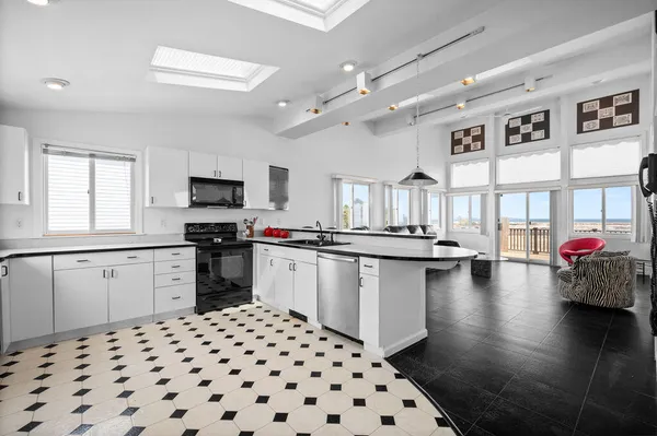 $2,200,000 | 465 Atlantic Avenue, Wells, ME 04090