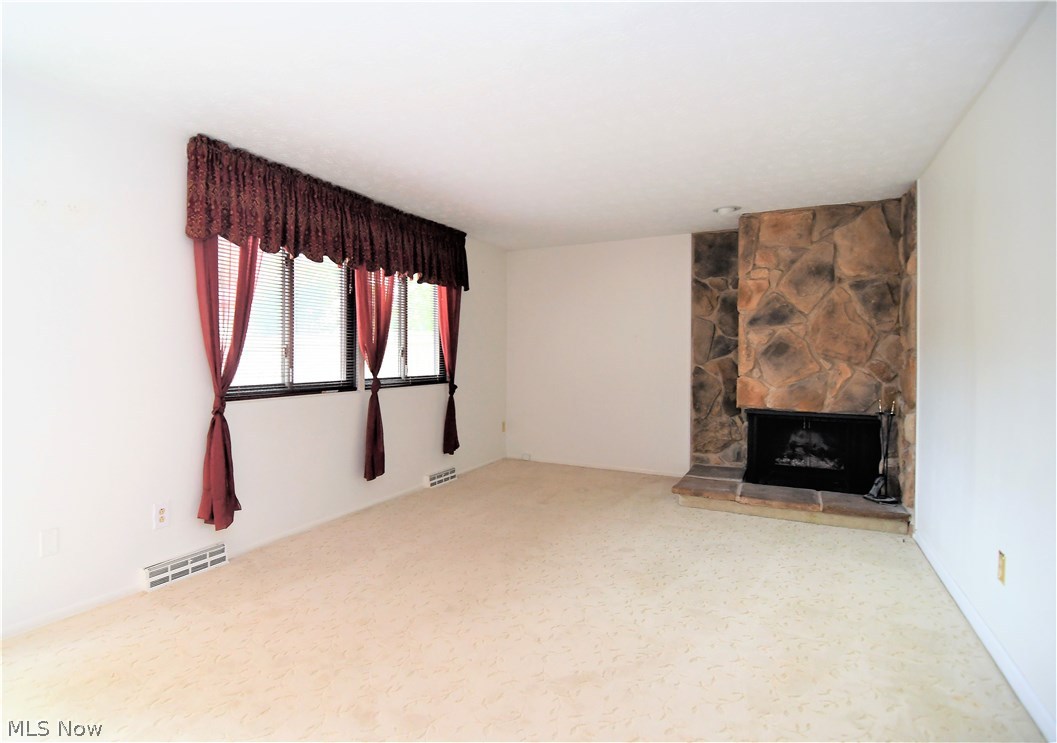 968 Hampton Ridge Drive Akron, OH 44313 - Photo 3 of 24