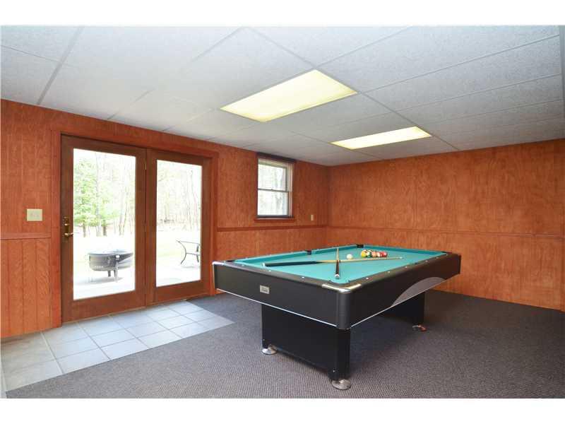 3328 Ridge Road Aliquippa, PA 15001 - Photo 15 of 25 Family Room.