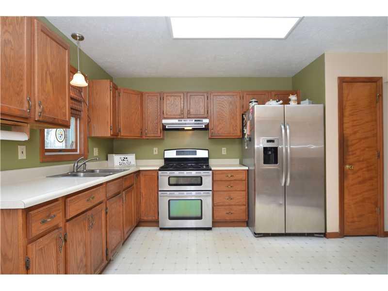 3328 Ridge Road Aliquippa, PA 15001 - Photo 8 of 25 Kitchen.