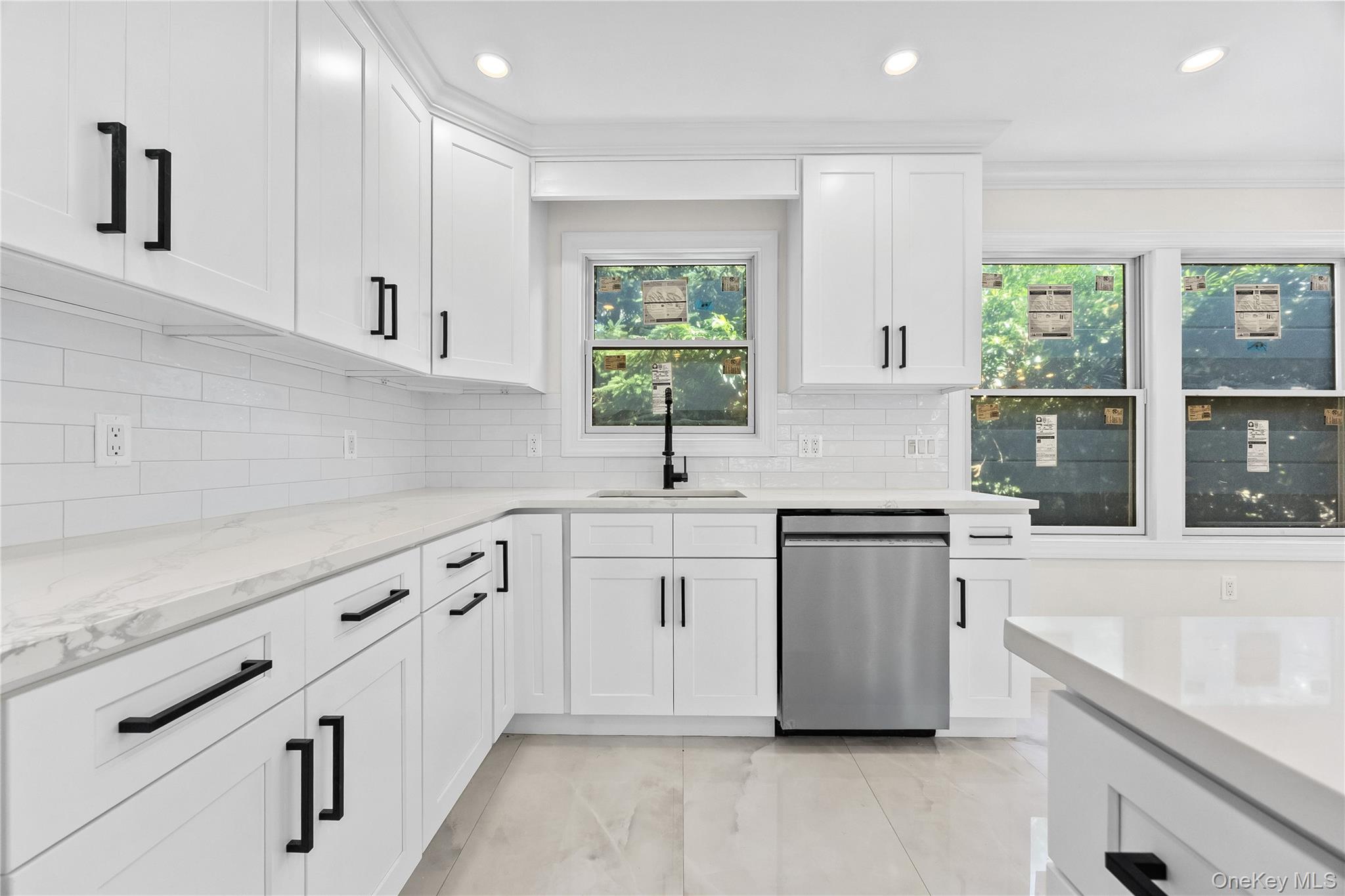 2 Circle Drive Syosset, NY 11791 - Photo 11 of 43