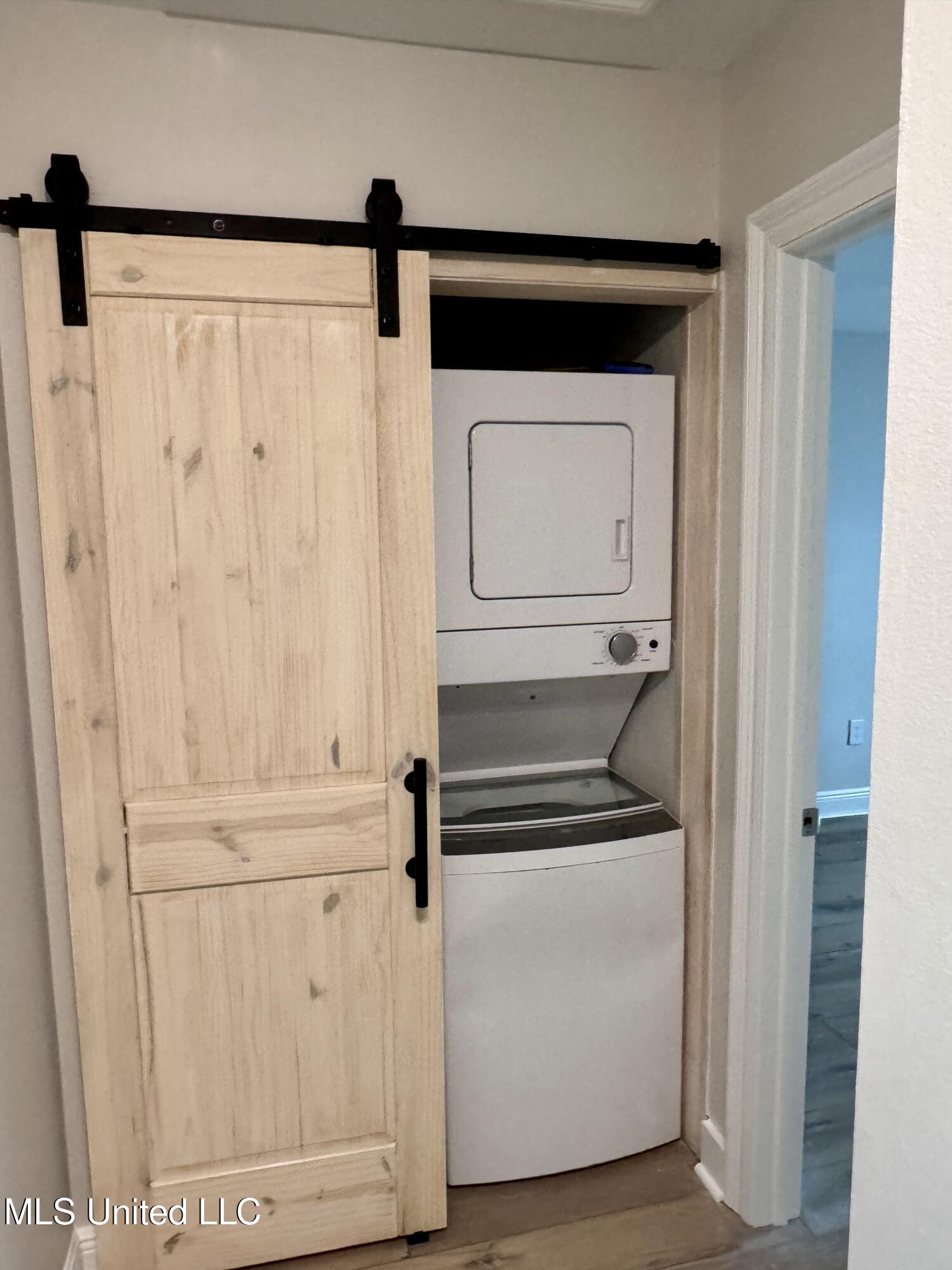 13100 Lorraine Road Biloxi, MS 39532 - Photo 12 of 22 Laundry 2