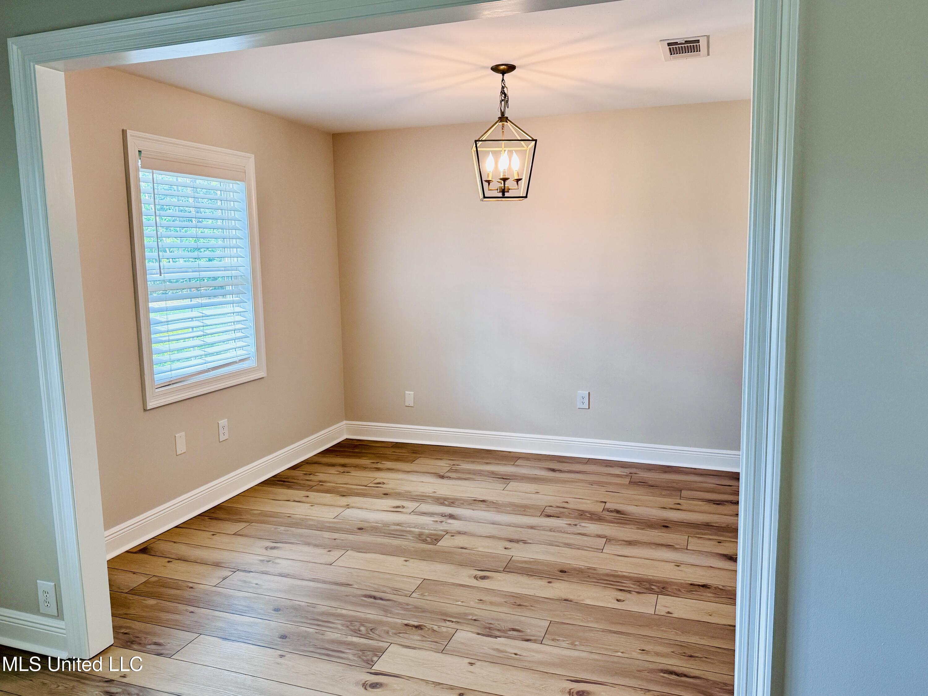 13100 Lorraine Road Biloxi, MS 39532 - Photo 7 of 22 Dining Room