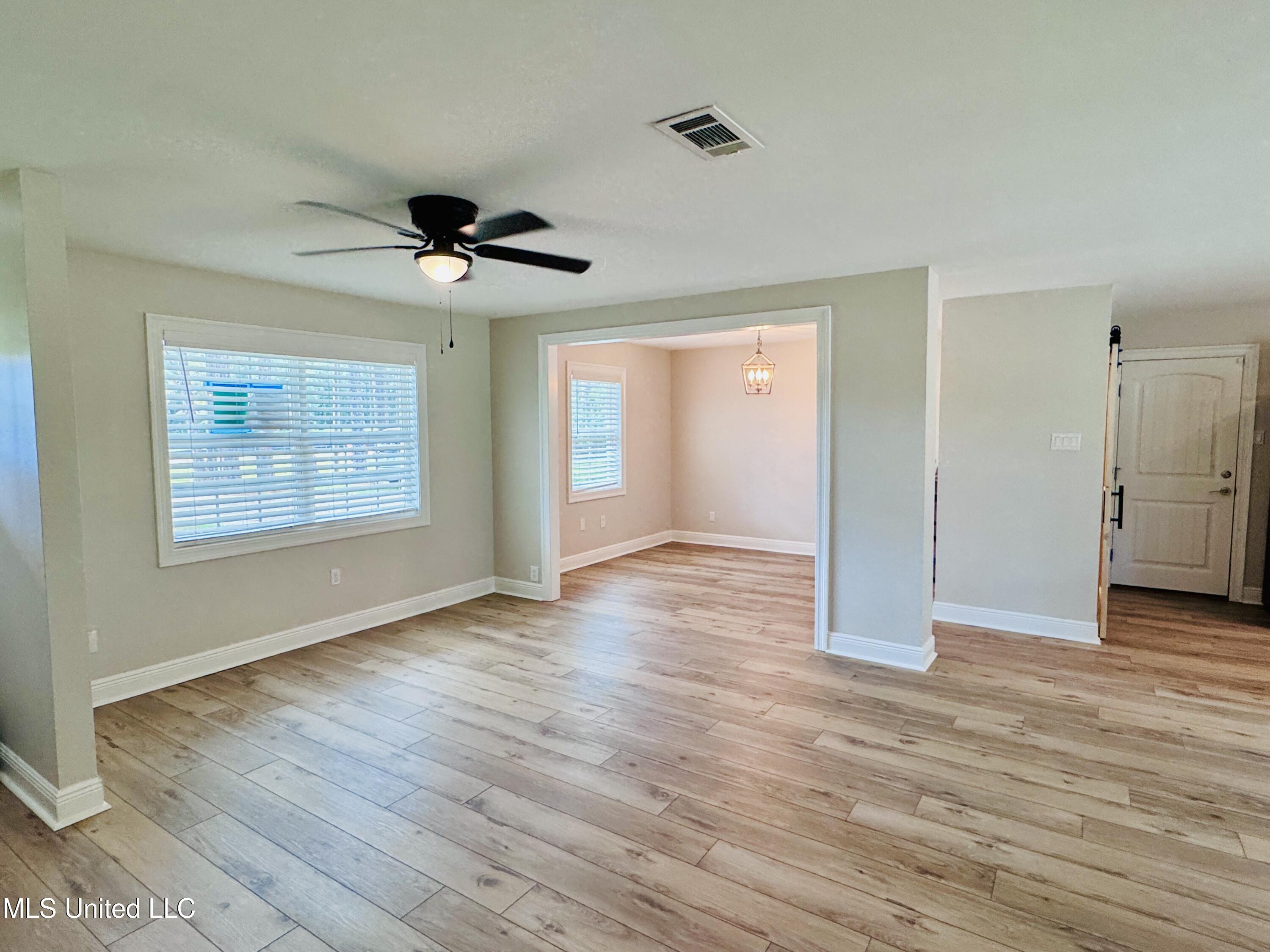 13100 Lorraine Road Biloxi, MS 39532 - Photo 8 of 22 Dining Room/Den
