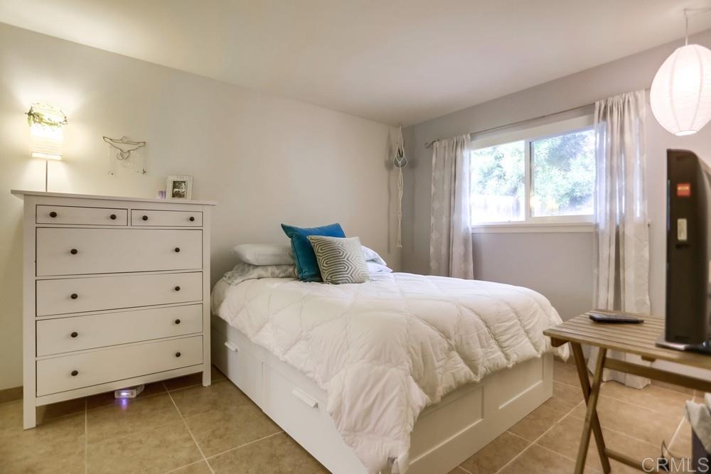 921-923 Regal Road Encinitas, CA 92024 - Photo 8 of 25 923 Bedroom