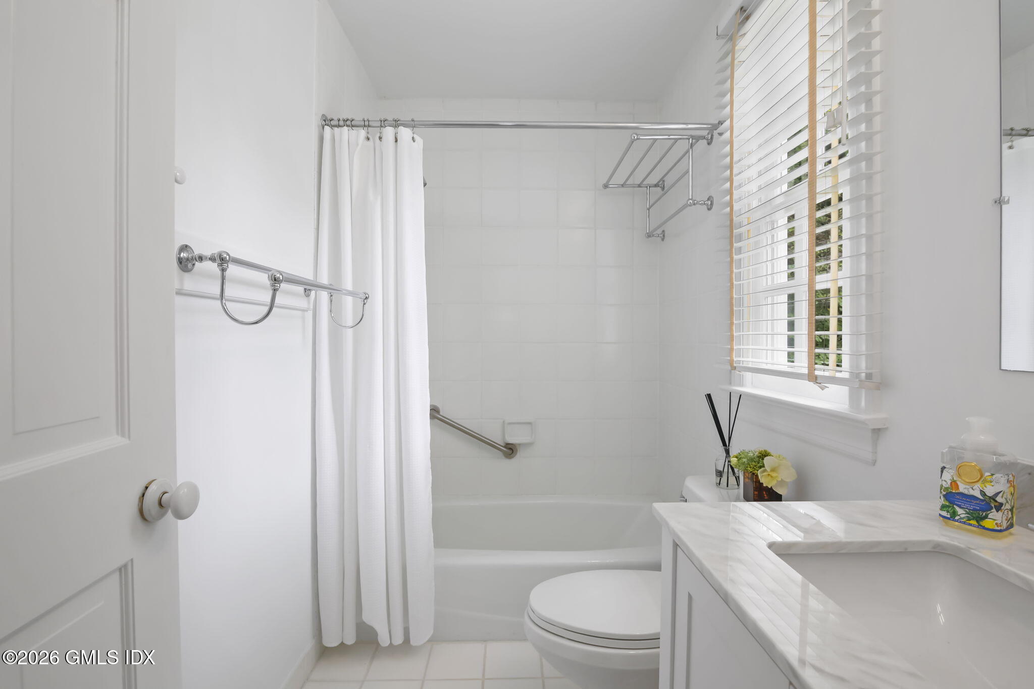 379 Round Hill Road Greenwich, CT 06831 - Photo 26 of 32 70-web-or-mls-379-round-hill-rd