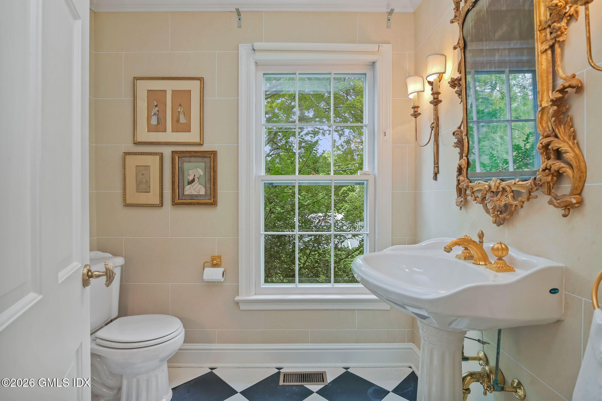 379 Round Hill Road Greenwich, CT 06831 - Photo 6 of 32 13-web-or-mls-379-round-hill-rd