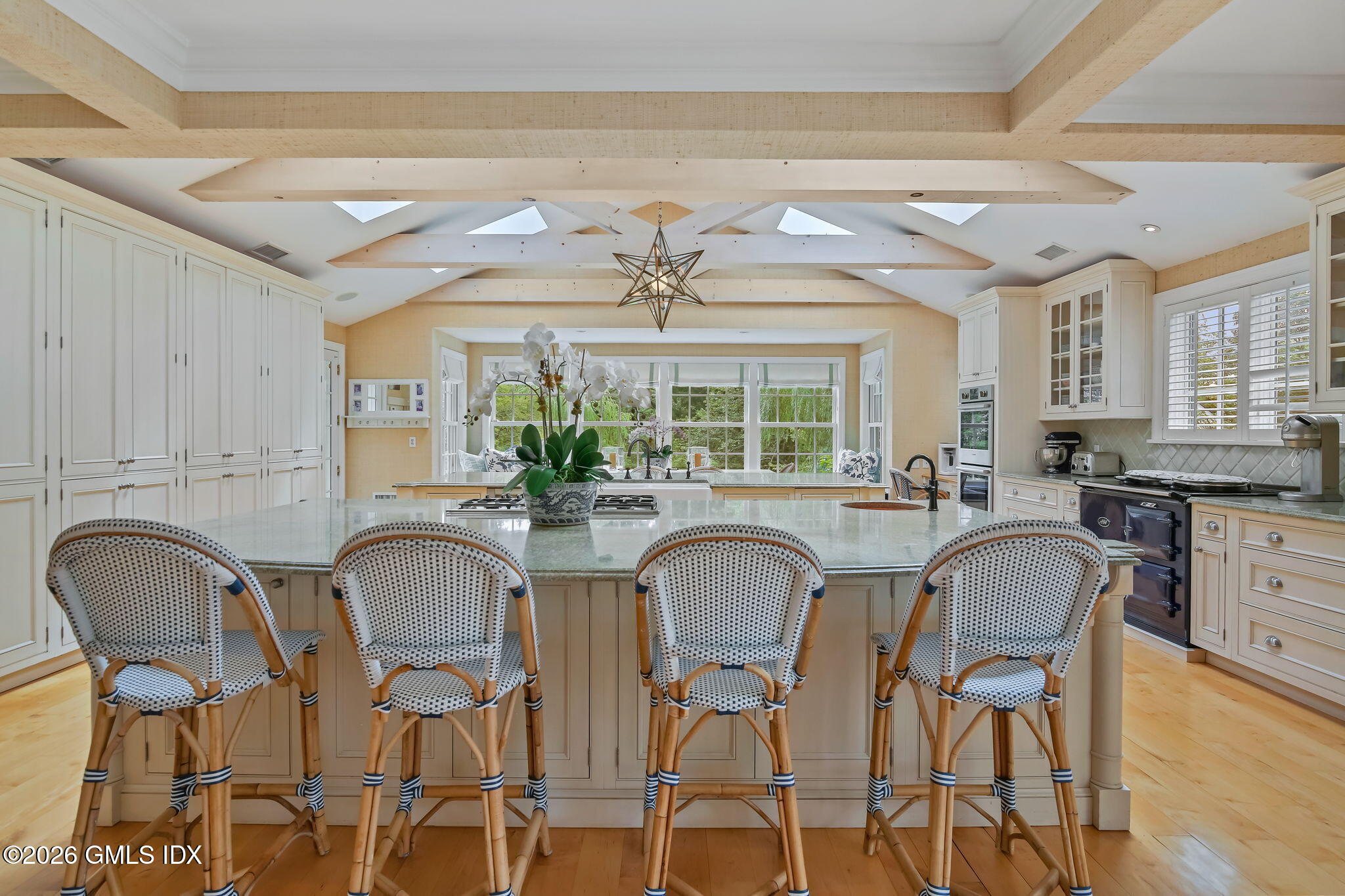 379 Round Hill Road Greenwich, CT 06831 - Photo 7 of 32 24-web-or-mls-379-round-hill-rd