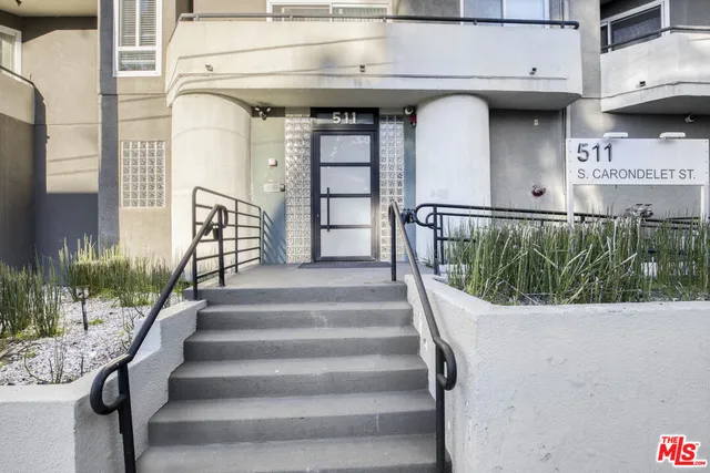 a view of entryway with a front door