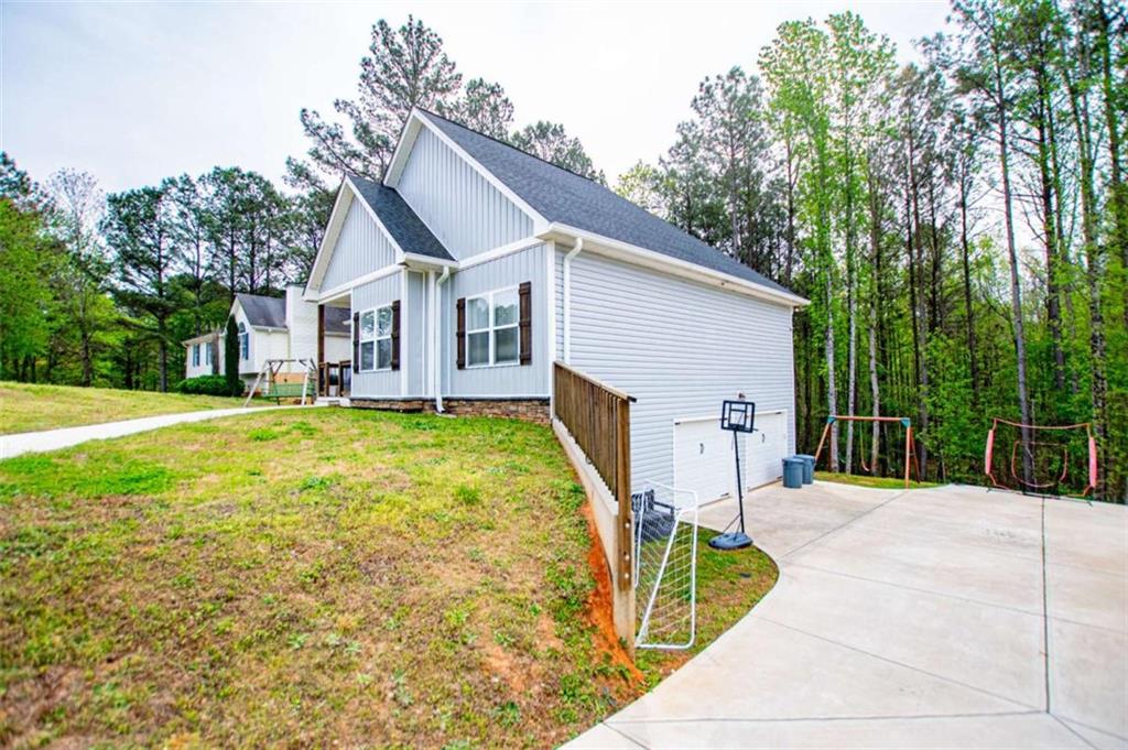 133 Pebblebrook Way Temple, GA 30179 - Photo 4 of 65 a front view of house with yard and trees around