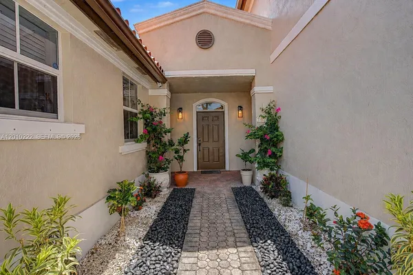 $515,000 | 14231 Northwest 83rd Avenue, Miami Lakes, FL 33016