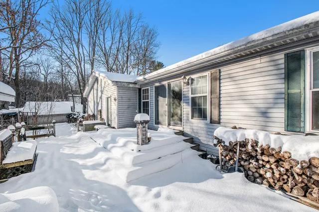 $265,000 | 2348 Segwun Avenue Southeast, Lowell, MI 49331