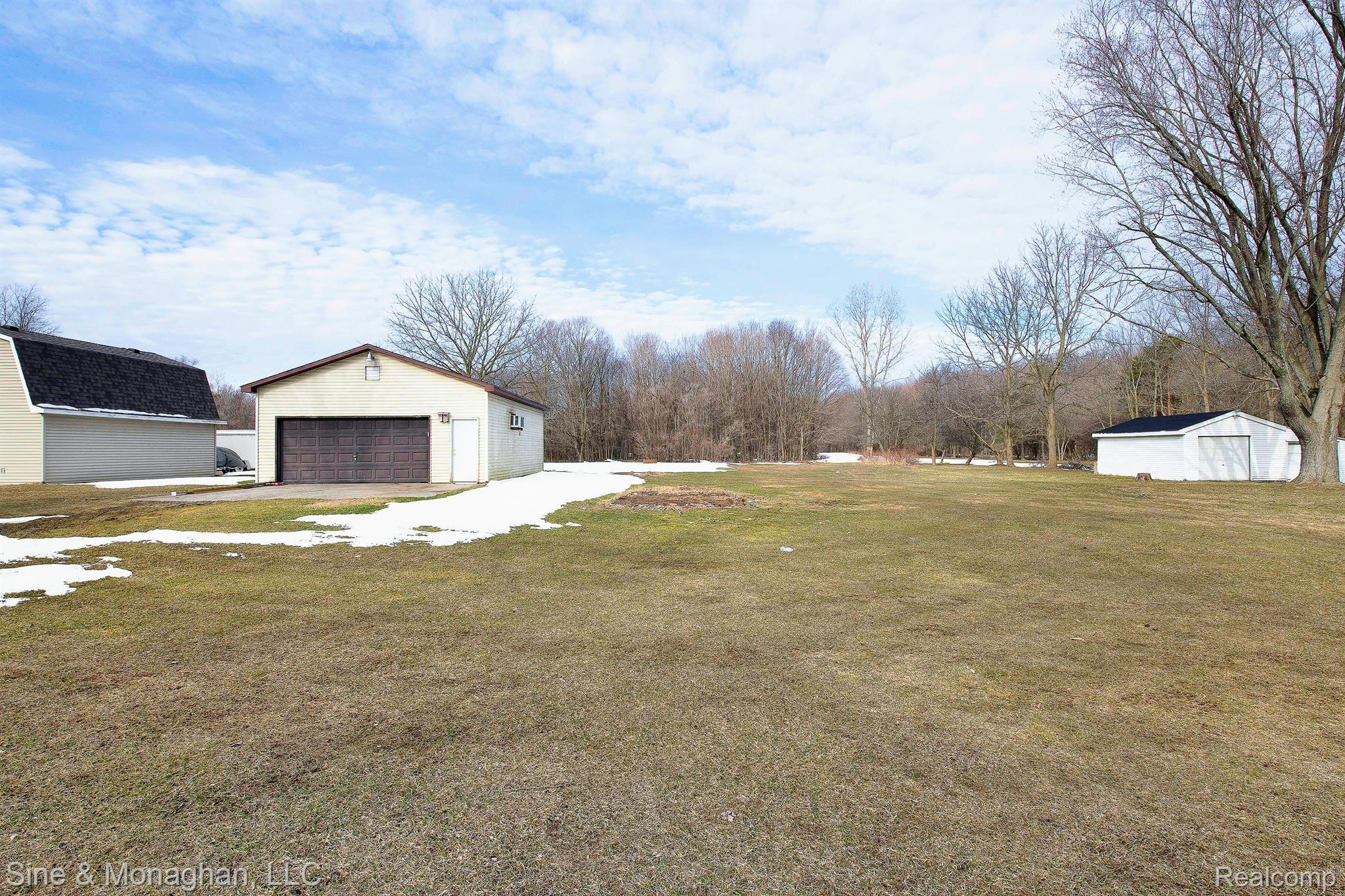 6135 North Genesee Road Flint, MI 48506 - Photo 31 of 45 Expansive rear yard