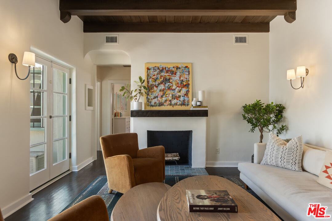950 South Muirfield Road Los Angeles, CA 90019 - Photo 13 of 43