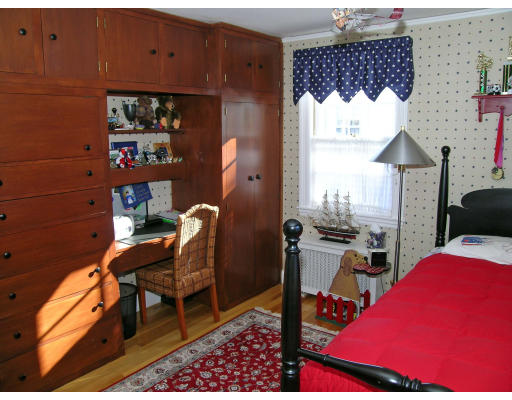 98 Richmond Road Belmont, MA 02478 - Photo 13 of 20 a workspace with furniture