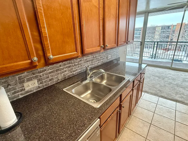 $182,500 | 6010 Oakwood Drive, Unit 5D, Lisle, IL 60532