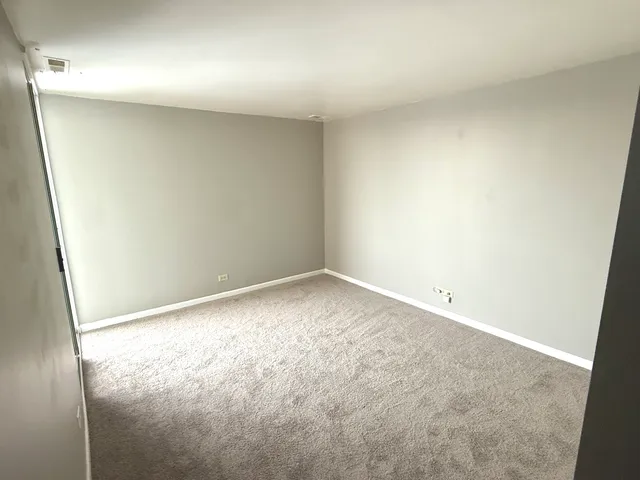 $182,500 | 6010 Oakwood Drive, Unit 5D, Lisle, IL 60532