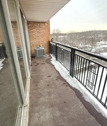$182,500 | 6010 Oakwood Drive, Unit 5D, Lisle, IL 60532