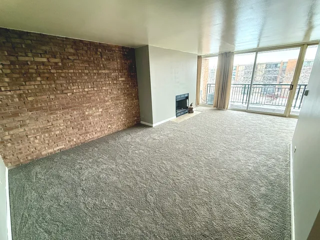 $182,500 | 6010 Oakwood Drive, Unit 5D, Lisle, IL 60532