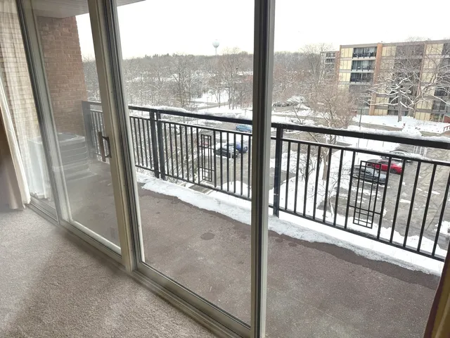 $182,500 | 6010 Oakwood Drive, Unit 5D, Lisle, IL 60532