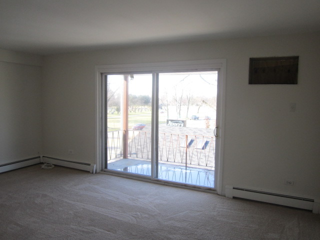 5724 West 111th Street, Unit 3B Chicago Ridge, IL 60415 - Photo 3 of 14 a view of an empty room with a window