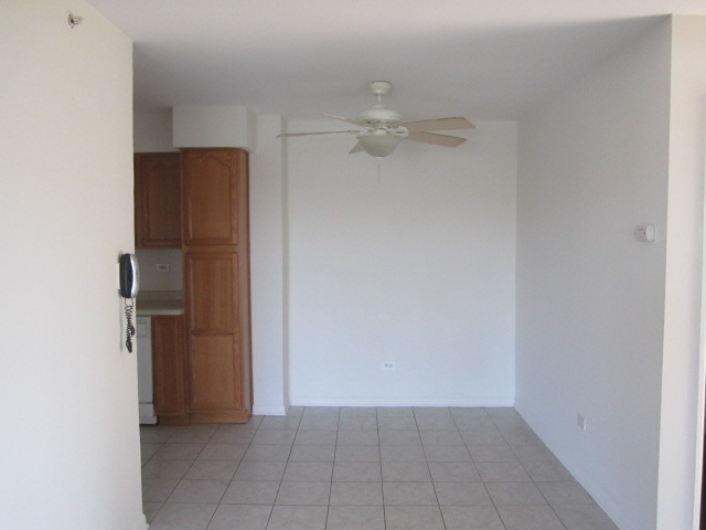 5724 West 111th Street, Unit 3B Chicago Ridge, IL 60415 - Photo 5 of 14 an empty room with an empty space