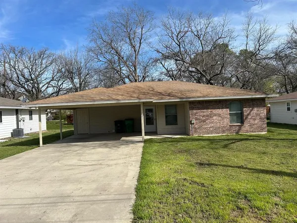 $1,700 | 1405 Cherry Street, Gainesville, TX 76240