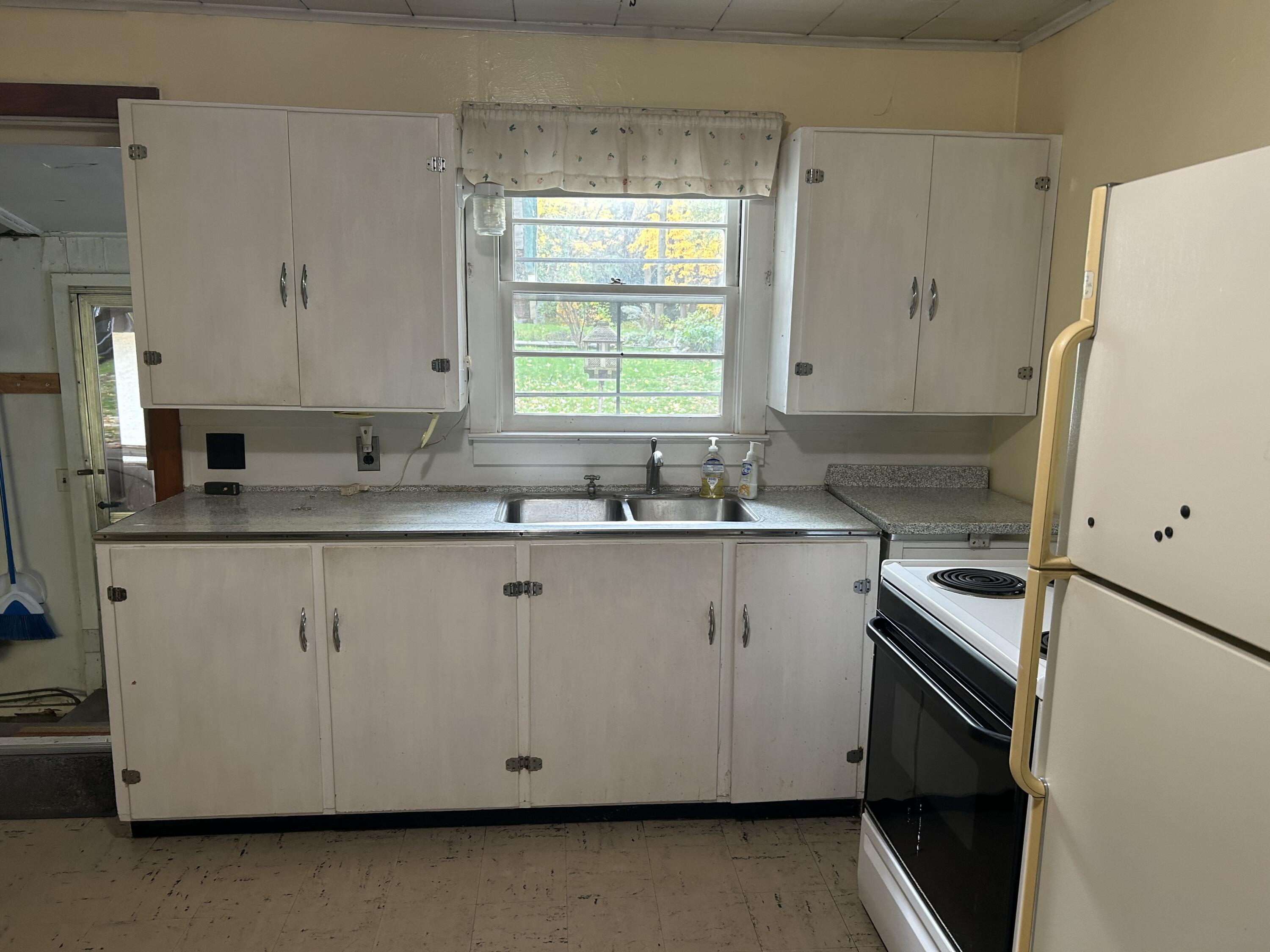 2992 Territorial Road Benton Harbor, MI 49022 - Photo 3 of 14 image_50419201