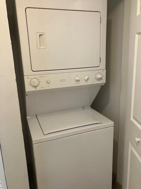 802 West Windward Way, Unit 204 Lantana, FL 33462 - Photo 17 of 29 a close up view of washer and dryer