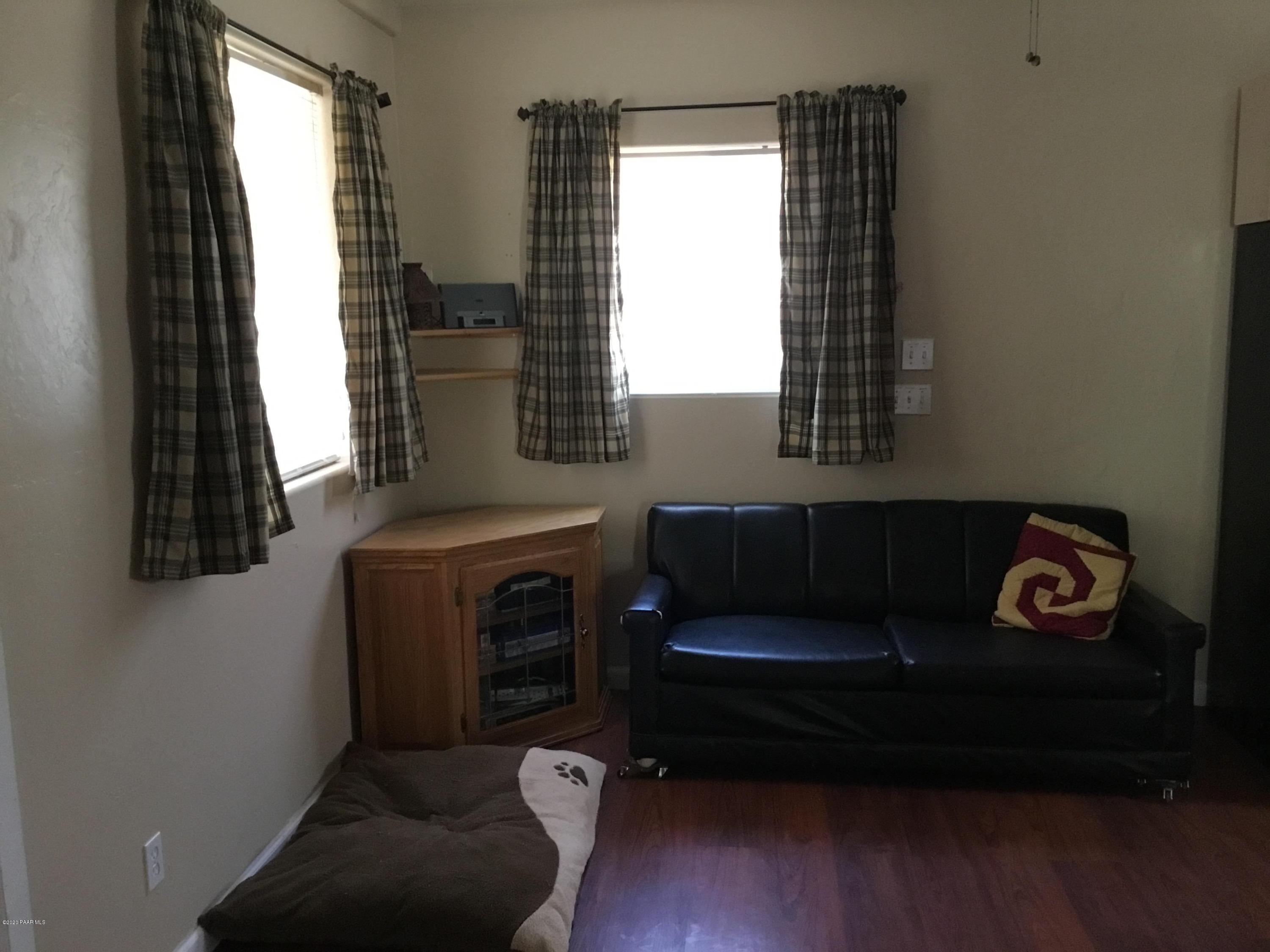 33498 El Capitan Road Seligman, AZ 86337 - Photo 2 of 8 Family Room