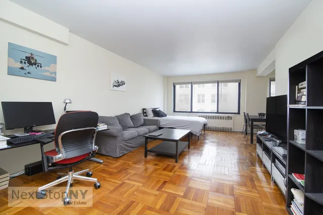 $399,000 | 200 East 36th Street, Unit 11E | Murray Hill