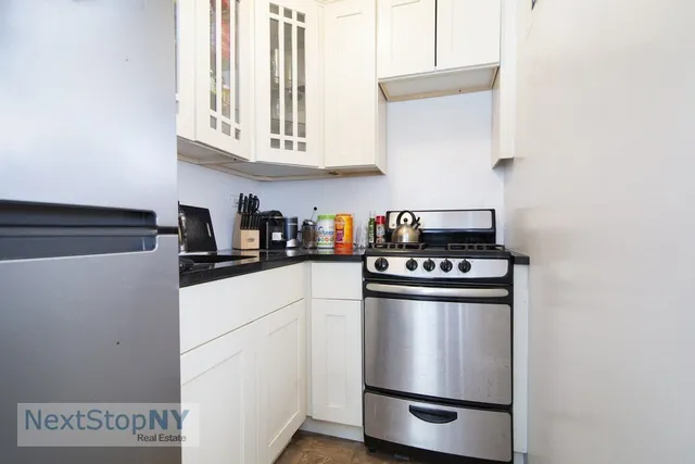 $399,000 | 200 East 36th Street, Unit 11E | Murray Hill