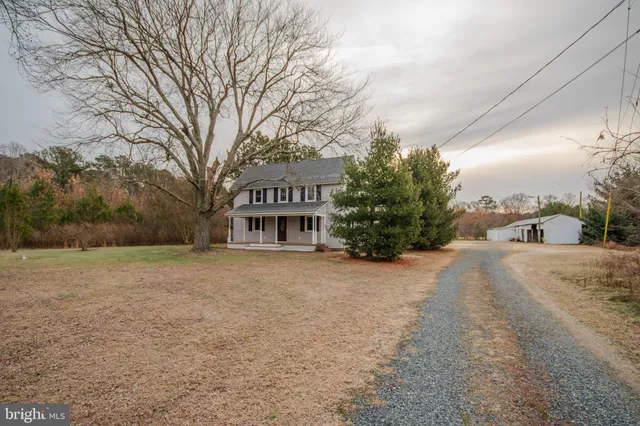 a view of a house with a yard and garage