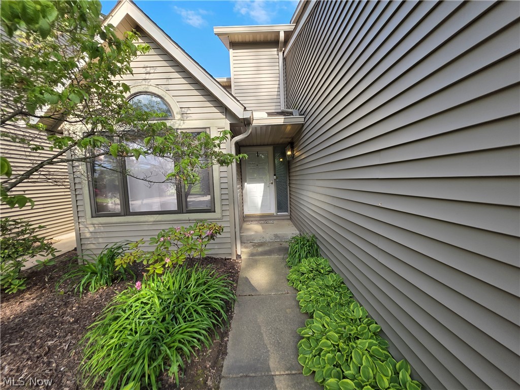 29 Lethbridge Lane Akron, OH 44321 - Photo 2 of 28