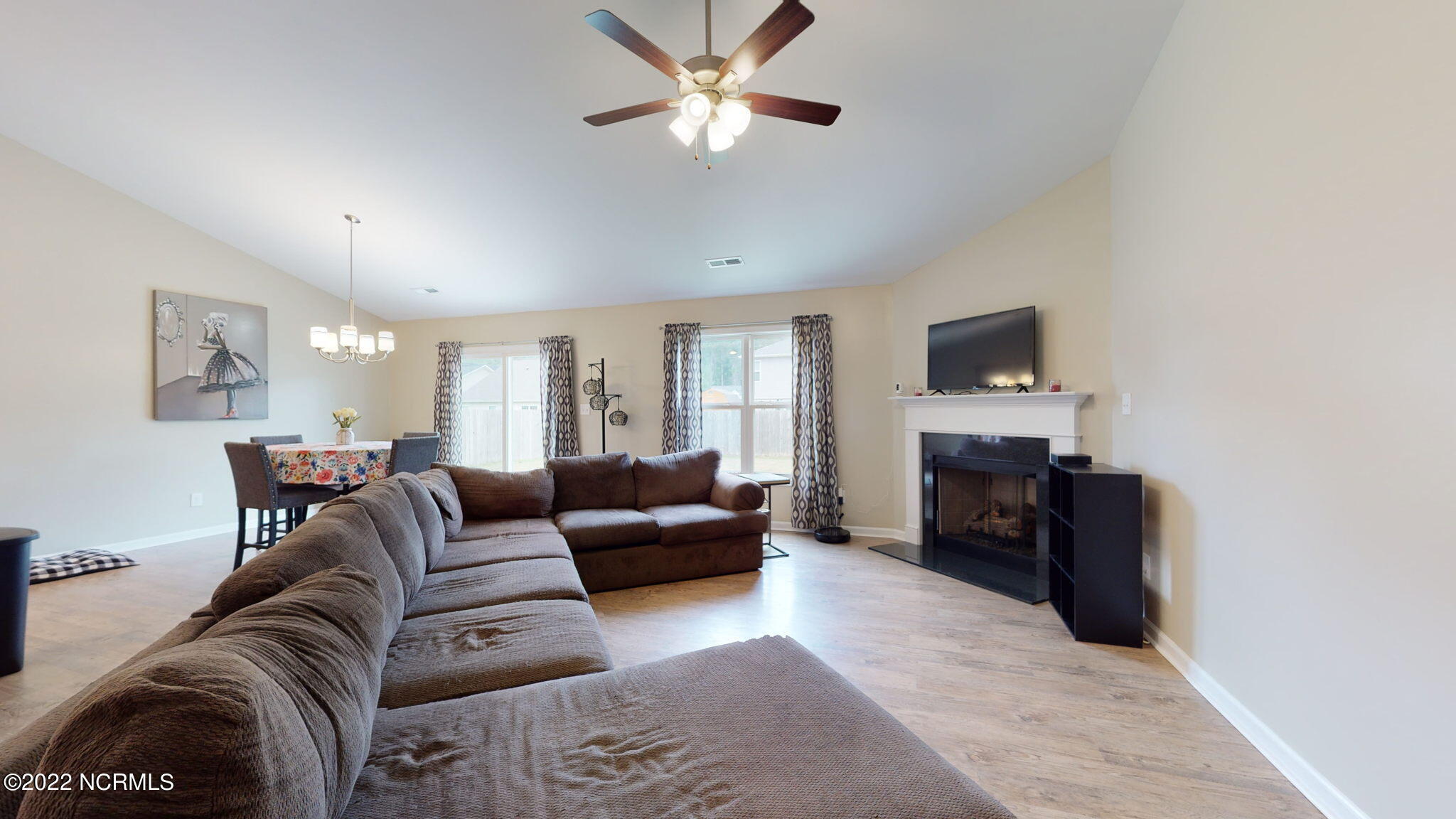 112 Station Yard Road New Bern, NC 28562 - Photo 11 of 29 living room