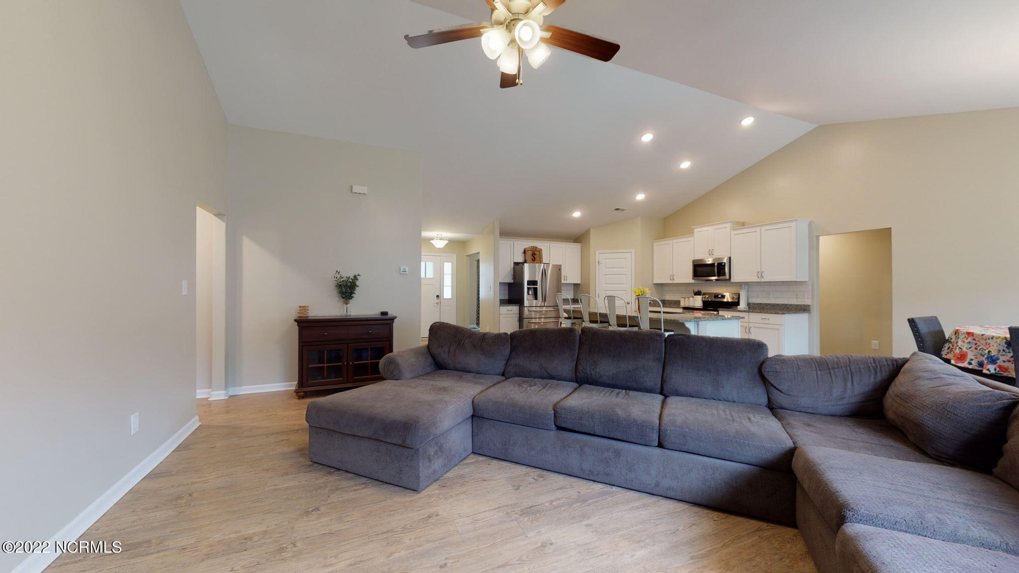 112 Station Yard Road New Bern, NC 28562 - Photo 12 of 29 living room