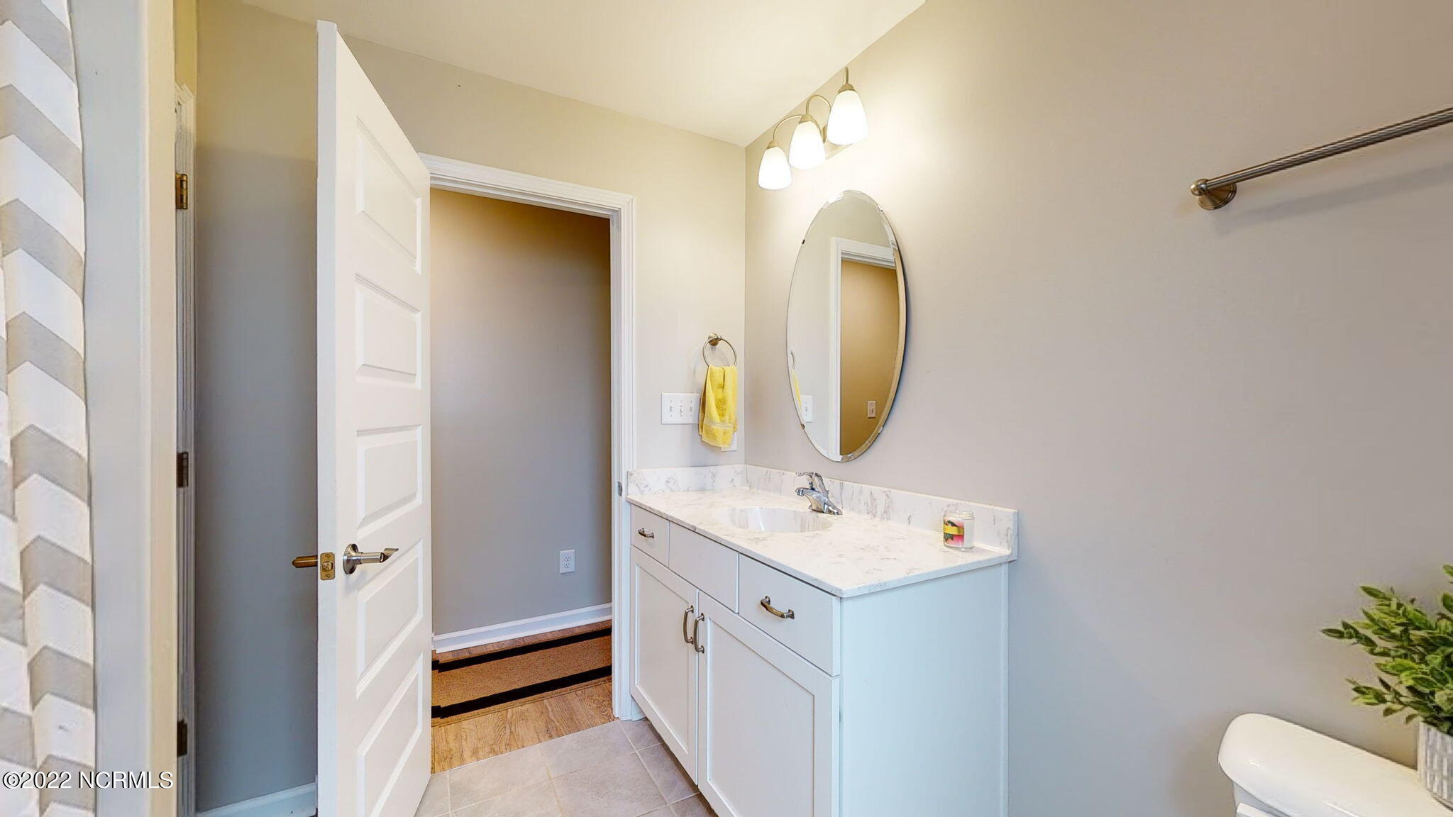 112 Station Yard Road New Bern, NC 28562 - Photo 18 of 29 Hall bathroom