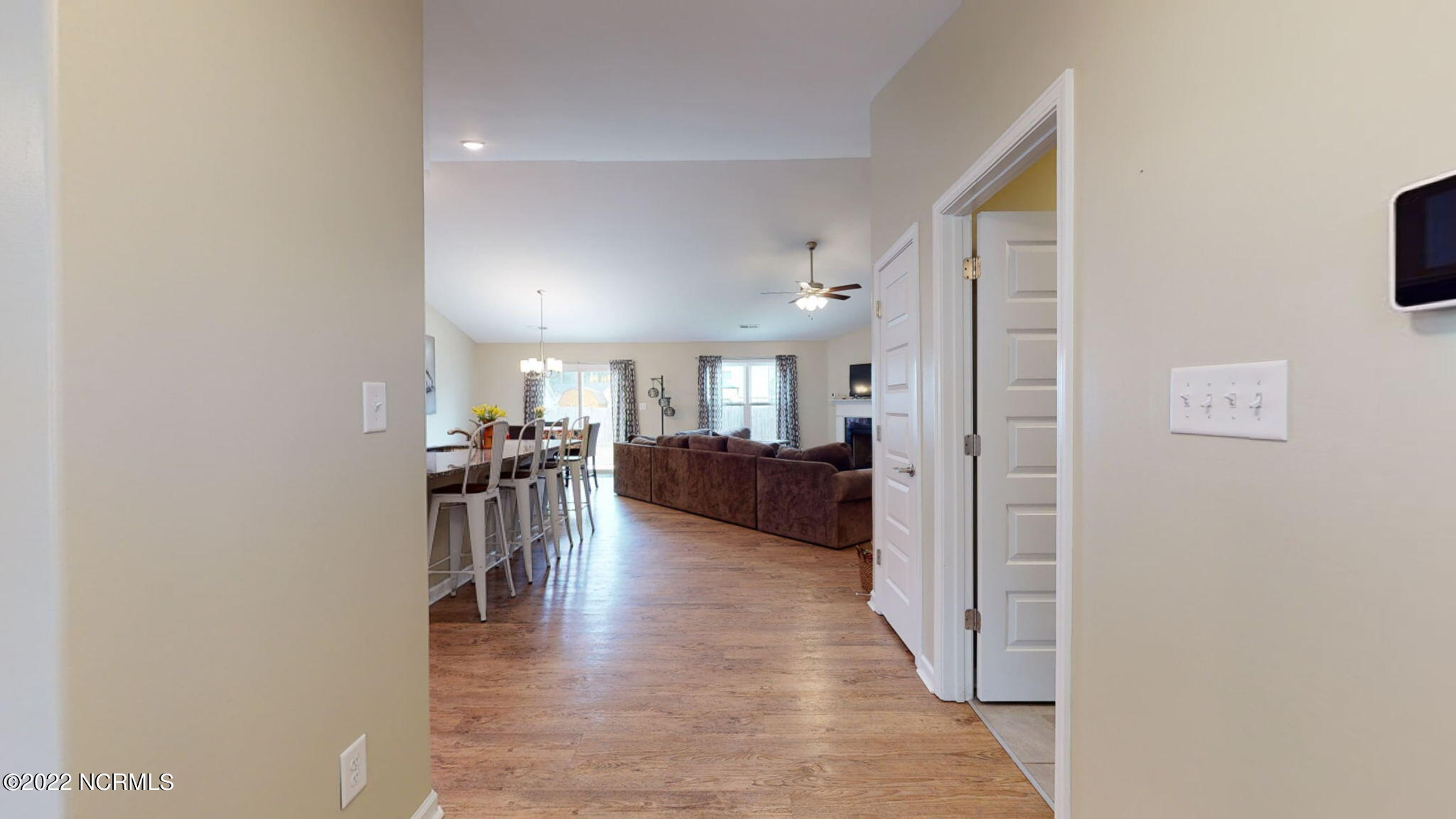 112 Station Yard Road New Bern, NC 28562 - Photo 5 of 29 foyer/laundry room door