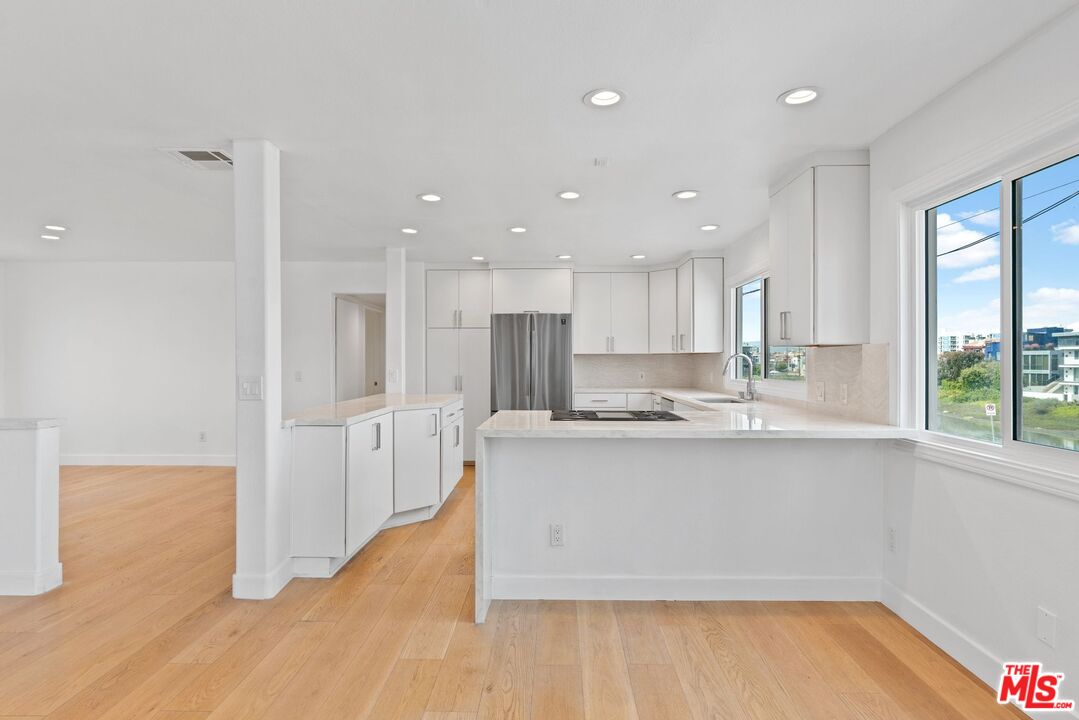 29 Lighthouse Street, Unit 2 Marina del Rey, CA 90292 - Photo 11 of 38