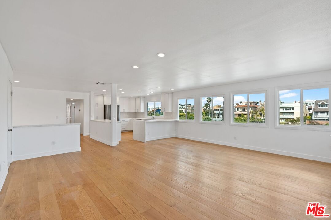 29 Lighthouse Street, Unit 2 Marina del Rey, CA 90292 - Photo 12 of 38