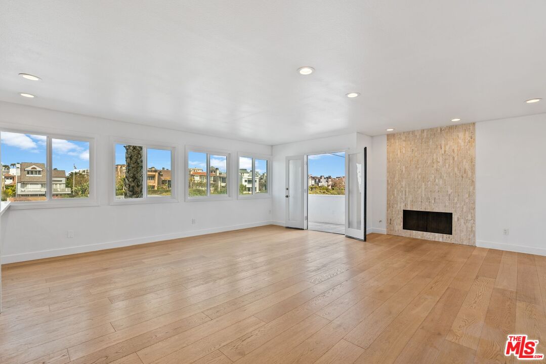 29 Lighthouse Street, Unit 2 Marina del Rey, CA 90292 - Photo 16 of 38