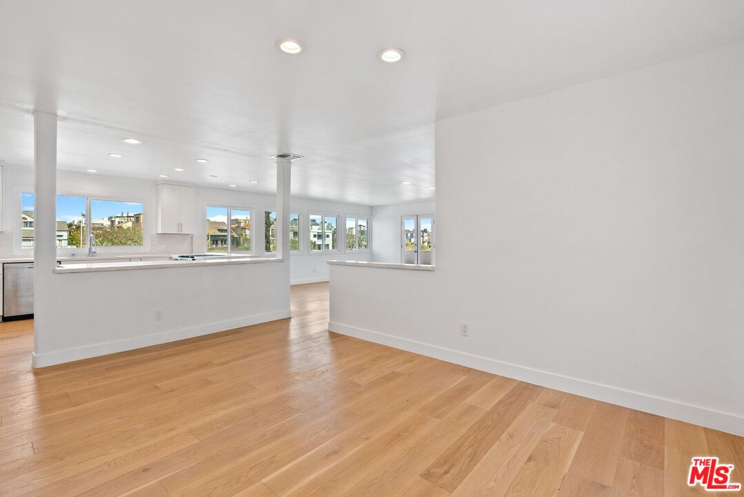 29 Lighthouse Street, Unit 2 Marina del Rey, CA 90292 - Photo 18 of 38