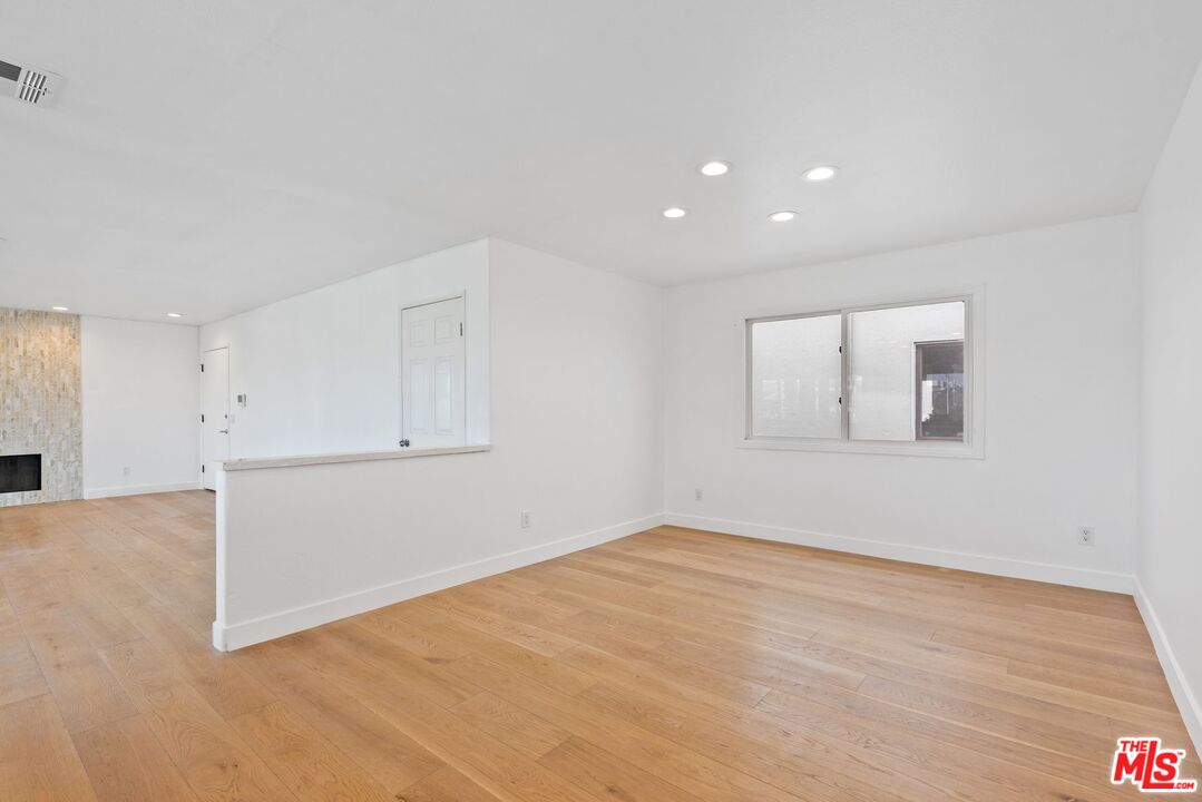 29 Lighthouse Street, Unit 2 Marina del Rey, CA 90292 - Photo 19 of 38