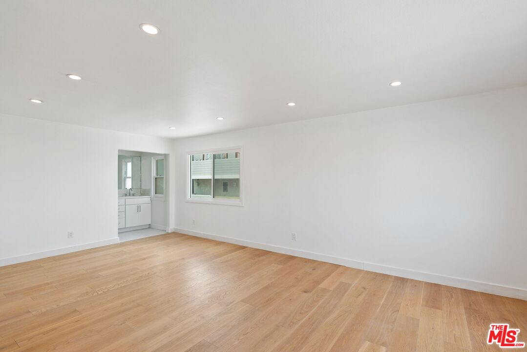 29 Lighthouse Street, Unit 2 Marina del Rey, CA 90292 - Photo 24 of 38