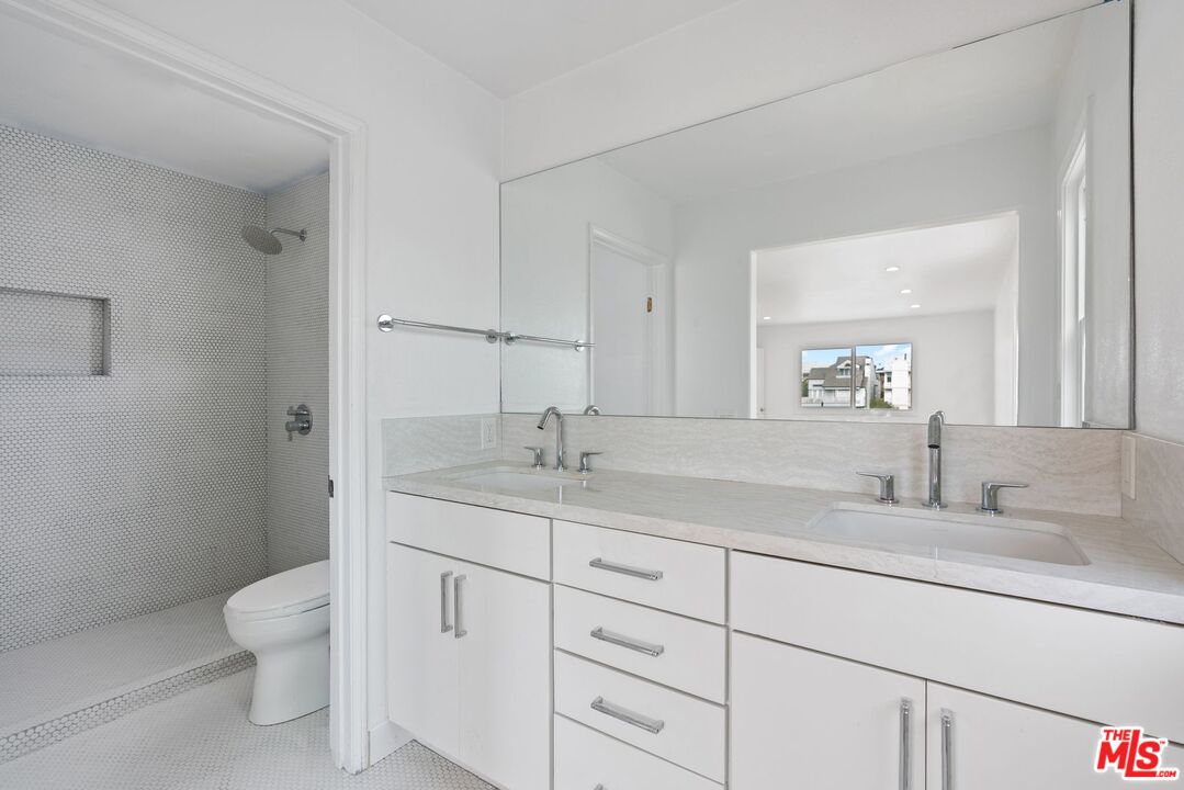 29 Lighthouse Street, Unit 2 Marina del Rey, CA 90292 - Photo 25 of 38