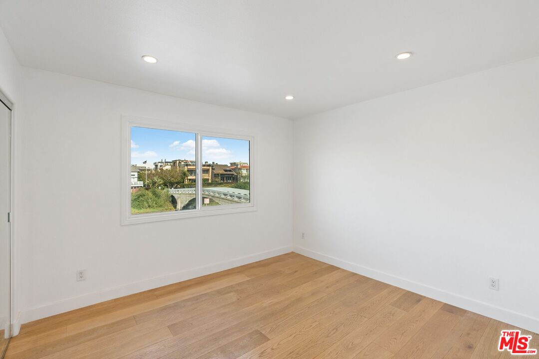 29 Lighthouse Street, Unit 2 Marina del Rey, CA 90292 - Photo 28 of 38