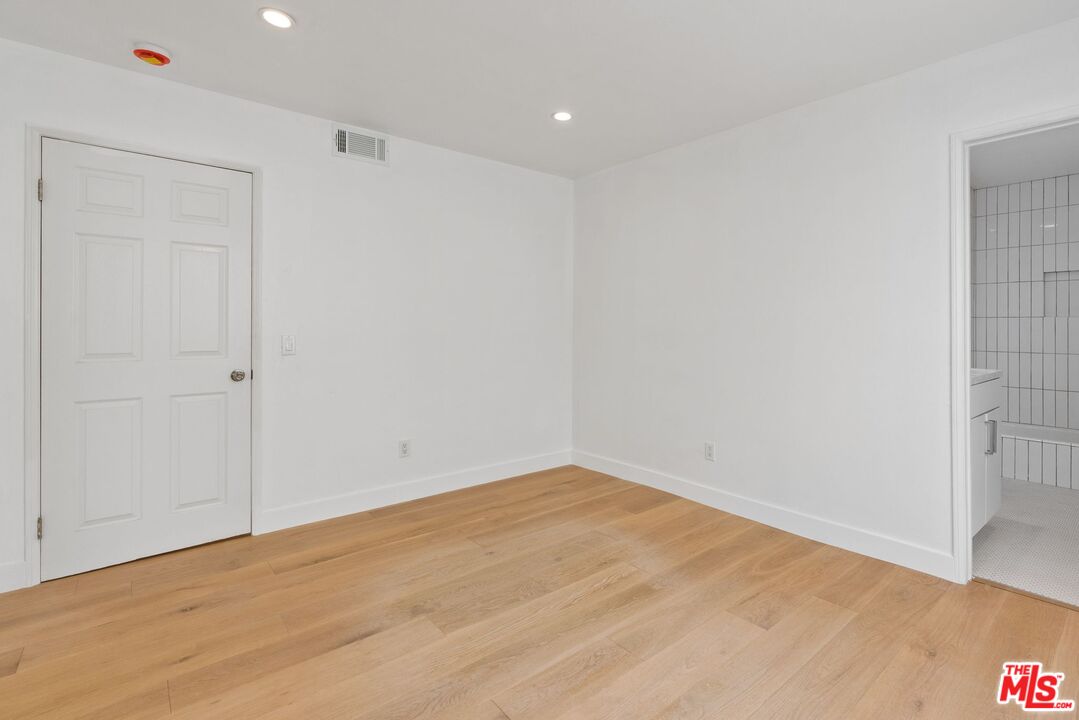 29 Lighthouse Street, Unit 2 Marina del Rey, CA 90292 - Photo 30 of 38